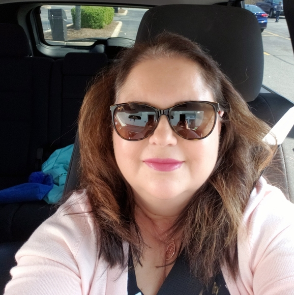 Meet your Posher, Ghislaine - Picture 2 of 5